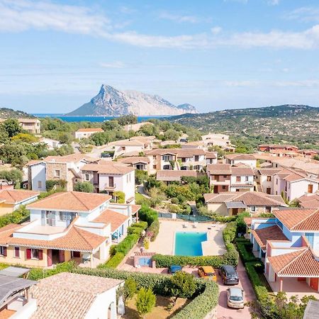 Apartments In Residence With Swimming Pool In Cala Girgolu Monte Petrosu Exterior photo