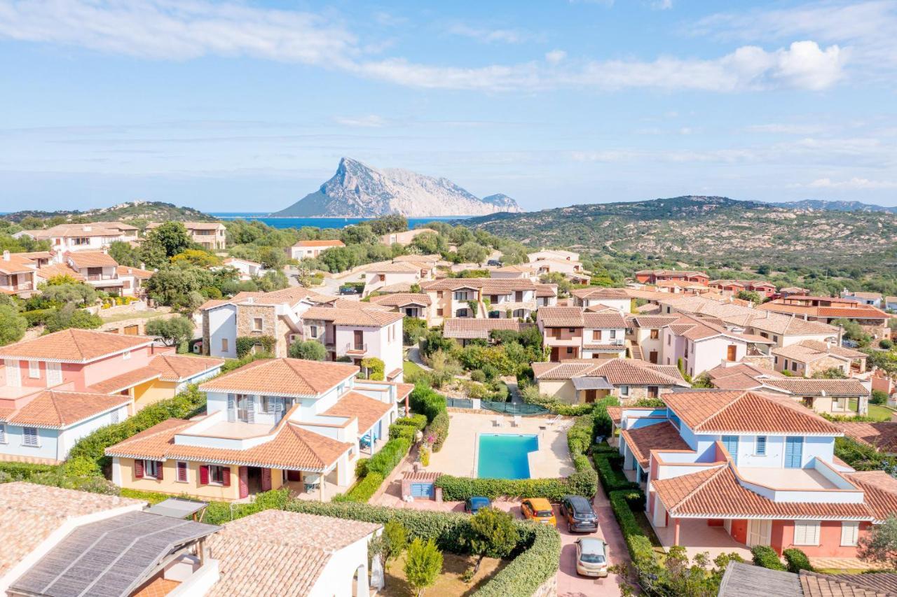 Apartments In Residence With Swimming Pool In Cala Girgolu Monte Petrosu Exterior photo
